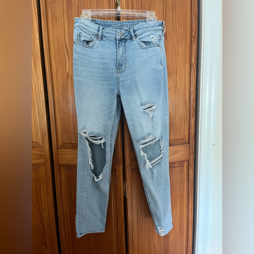 American Eagle Light Wash Ripped Jeans Size 4